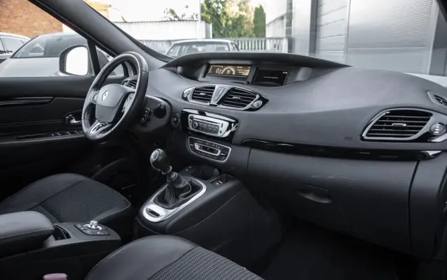 RENAULT Grand Scenic Energy TCe 130 S&S Bose Edition