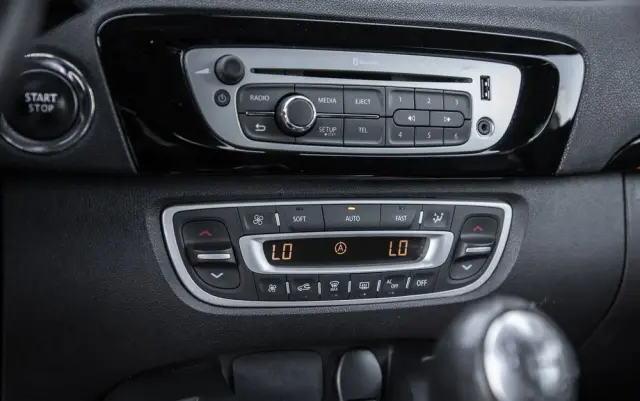 RENAULT Grand Scenic Energy TCe 130 S&S Bose Edition