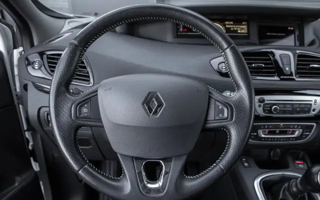 RENAULT Grand Scenic Energy TCe 130 S&S Bose Edition