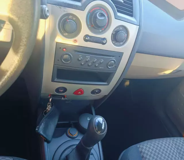 RENAULT Megane 1.6 16V (112 KM)