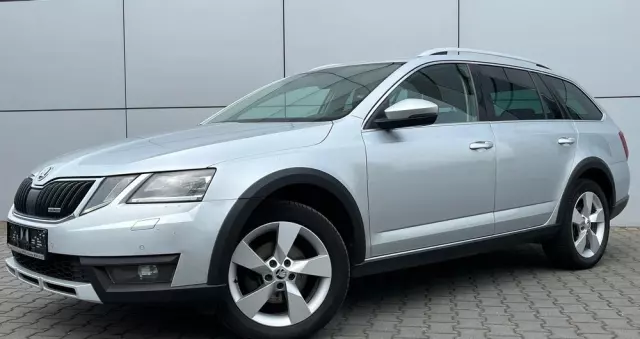 SKODA Octavia Scout 2.0 TDI 4x4 DSG