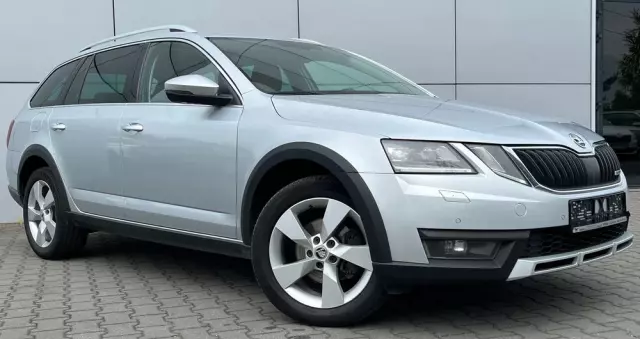 SKODA Octavia Scout 2.0 TDI 4x4 DSG