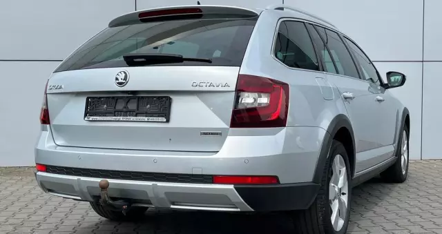 SKODA Octavia Scout 2.0 TDI 4x4 DSG