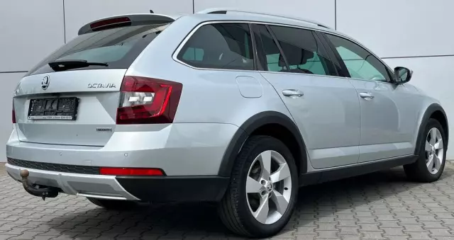 SKODA Octavia Scout 2.0 TDI 4x4 DSG