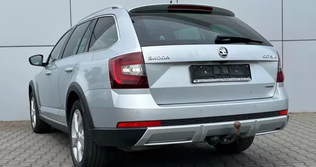 SKODA Octavia Scout 2.0 TDI 4x4 DSG
