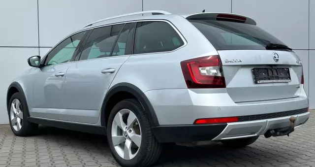 SKODA Octavia Scout 2.0 TDI 4x4 DSG