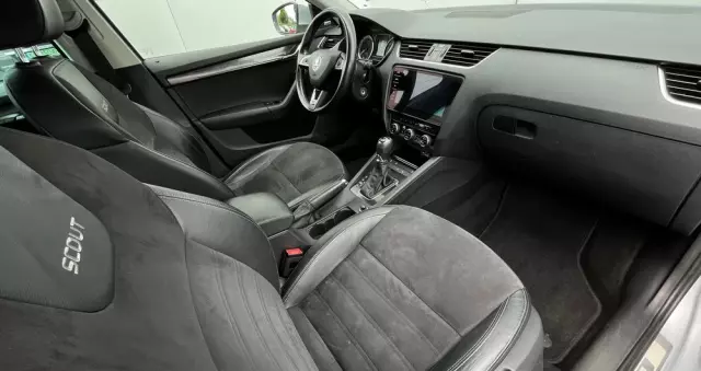 SKODA Octavia Scout 2.0 TDI 4x4 DSG
