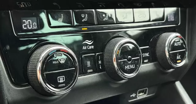 SKODA Octavia Scout 2.0 TDI 4x4 DSG