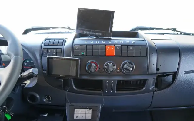 IVECO EUROCARGO 160E25 E6 / FIRANKA - 6 m / SOLÓWKA / WINDA ZAŁADOWCZA / AUTOMAT / 