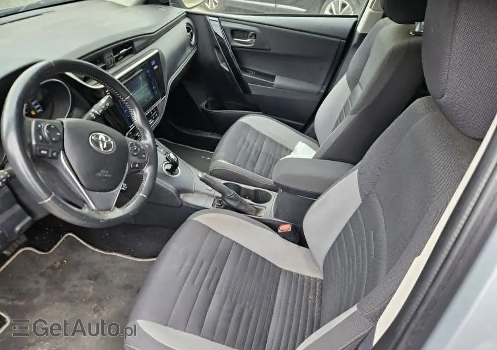 TOYOTA Auris 