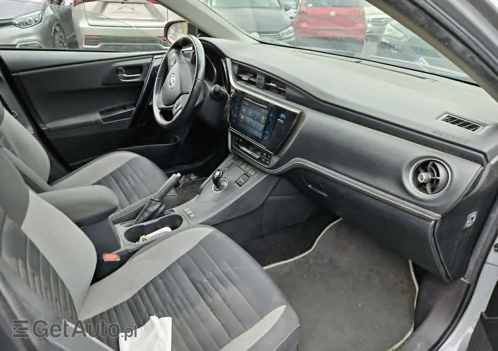 TOYOTA Auris 