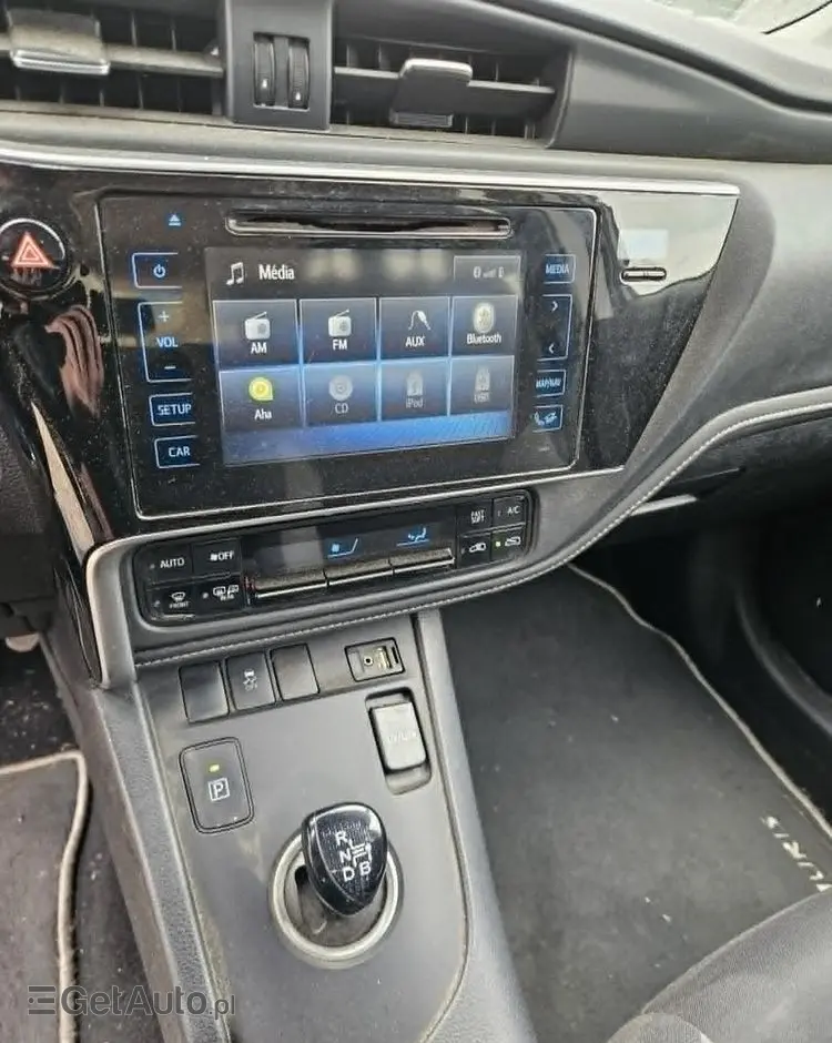 TOYOTA Auris 