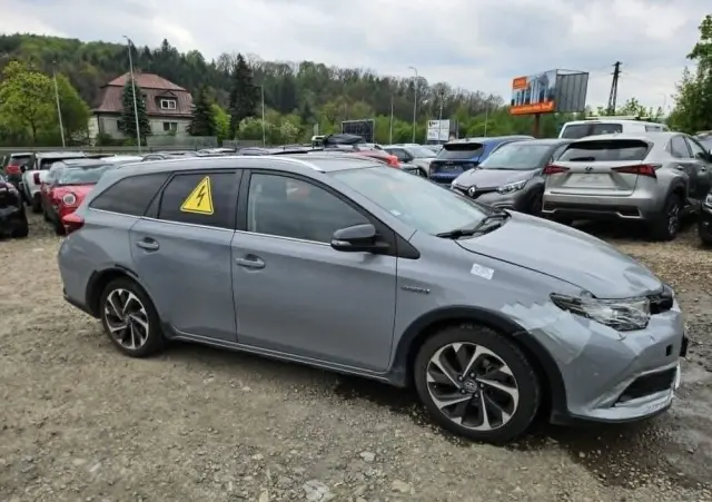 TOYOTA Auris 