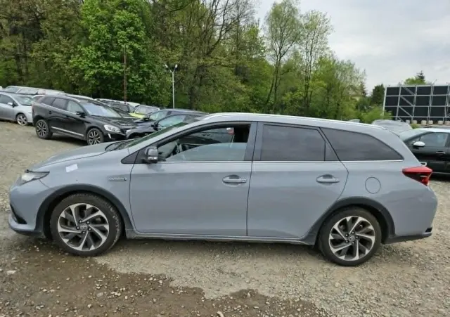 TOYOTA Auris 