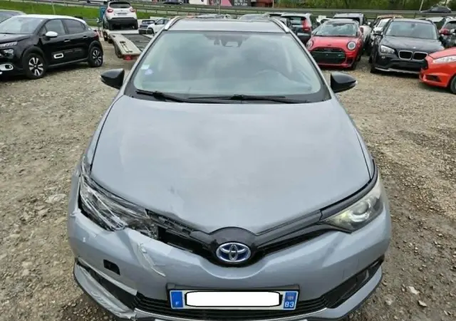 TOYOTA Auris 