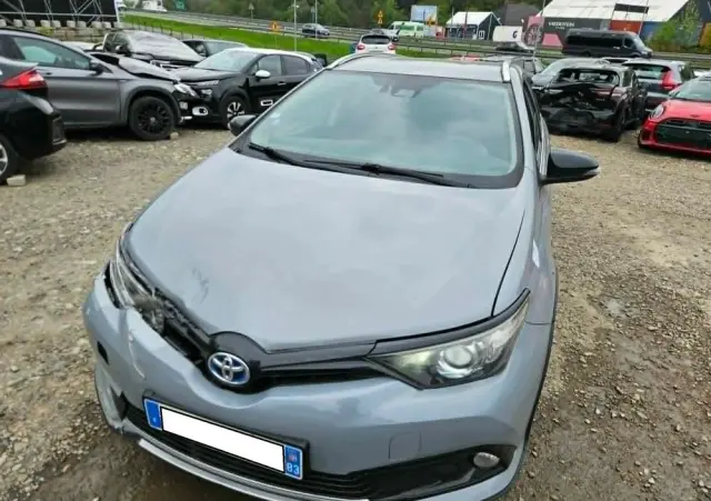 TOYOTA Auris 