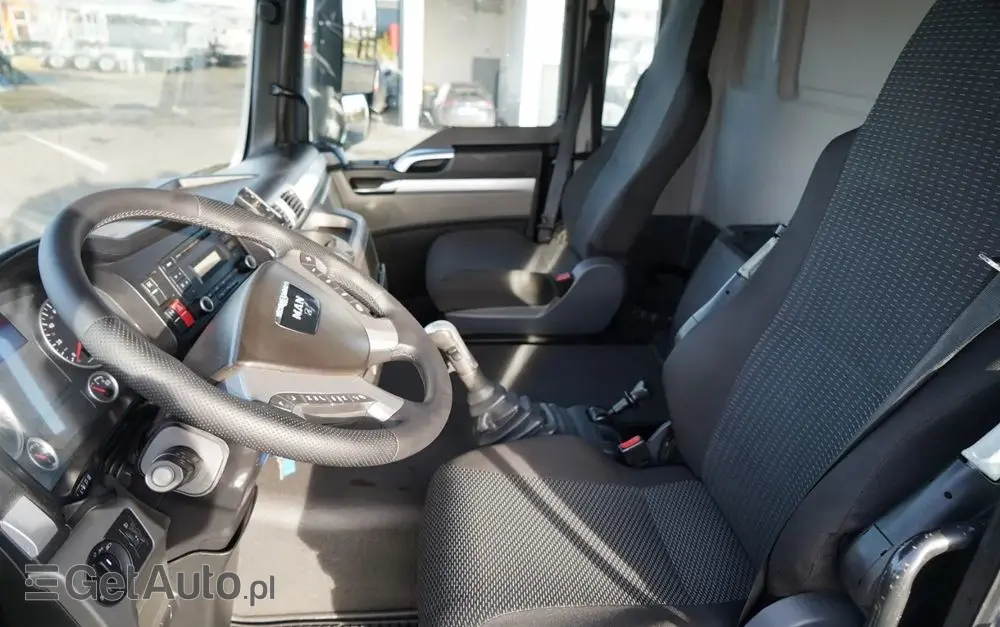 MAN TGS 33.360 / 6x4 / WYWROTKA TYLNOZSYPOWA 5,8 M + HDS HIAB XS 122 / STEROWANIE RADIOWE / HDS ZA KABINĄ / EURO 5 / MANUAL 