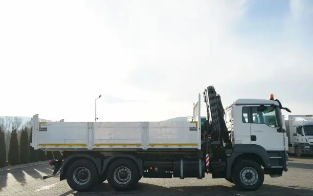 MAN TGS 33.360 / 6x4 / WYWROTKA TYLNOZSYPOWA 5,8 M + HDS HIAB XS 122 / STEROWANIE RADIOWE / HDS ZA KABINĄ / EURO 5 / MANUAL 