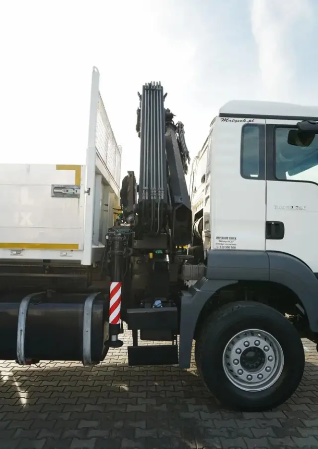 MAN TGS 33.360 / 6x4 / WYWROTKA TYLNOZSYPOWA 5,8 M + HDS HIAB XS 122 / STEROWANIE RADIOWE / HDS ZA KABINĄ / EURO 5 / MANUAL 