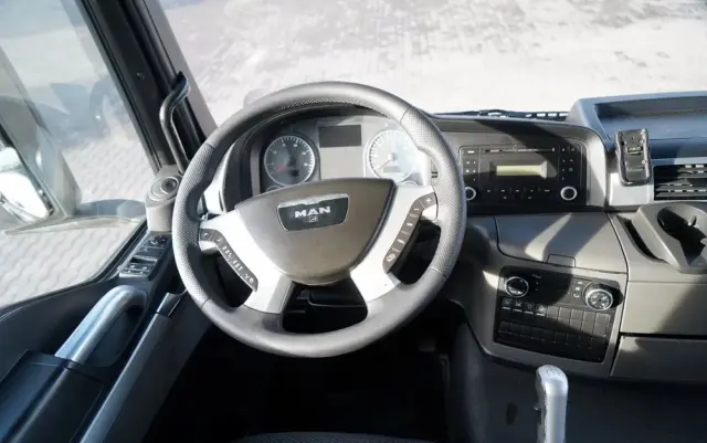 MAN TGS 33.360 / 6x4 / WYWROTKA TYLNOZSYPOWA 5,8 M + HDS HIAB XS 122 / STEROWANIE RADIOWE / HDS ZA KABINĄ / EURO 5 / MANUAL 