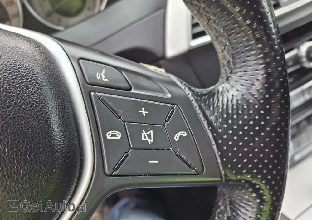 MERCEDES-BENZ Klasa C 180 BlueEFFICIENCY 7G-TRONIC Avantgarde