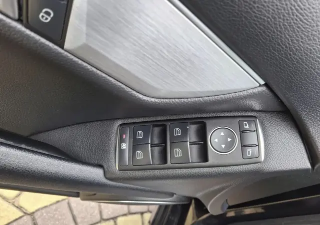 MERCEDES-BENZ Klasa C 180 BlueEFFICIENCY 7G-TRONIC Avantgarde