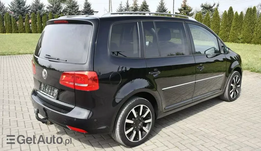VOLKSWAGEN Touran 