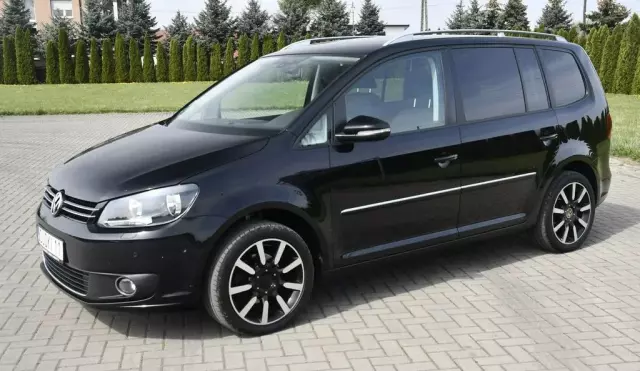 VOLKSWAGEN Touran 