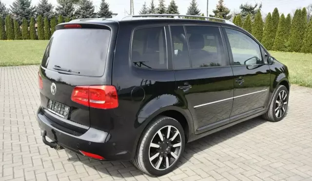 VOLKSWAGEN Touran 