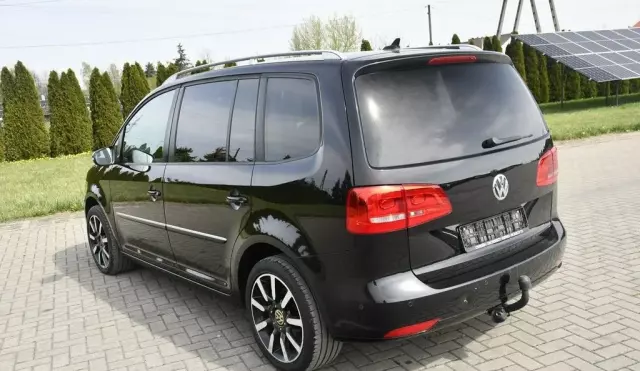VOLKSWAGEN Touran 