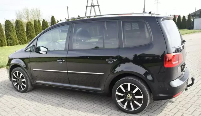 VOLKSWAGEN Touran 