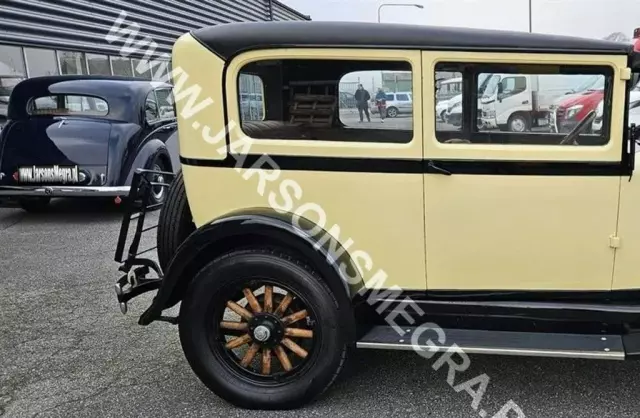 ERSKINE 50 Club Sedan 2.4 