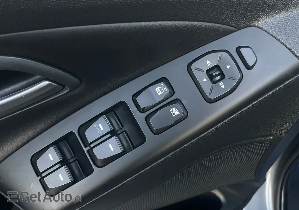 HYUNDAI Ix35 1.7 CRDi 2WD blue Finale Gold