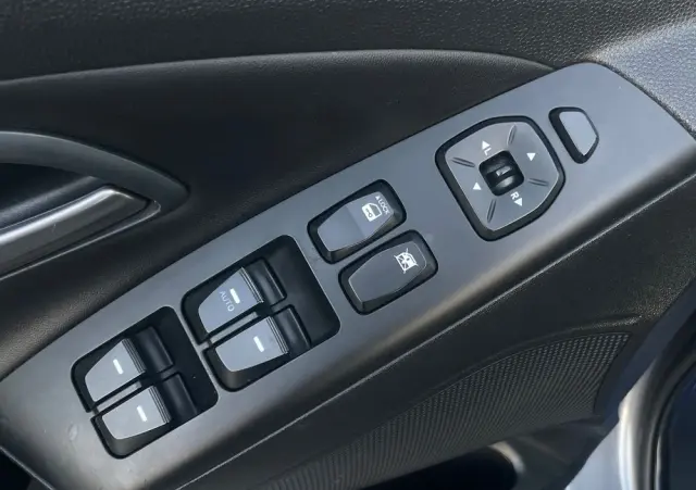 HYUNDAI Ix35 1.7 CRDi 2WD blue Finale Gold