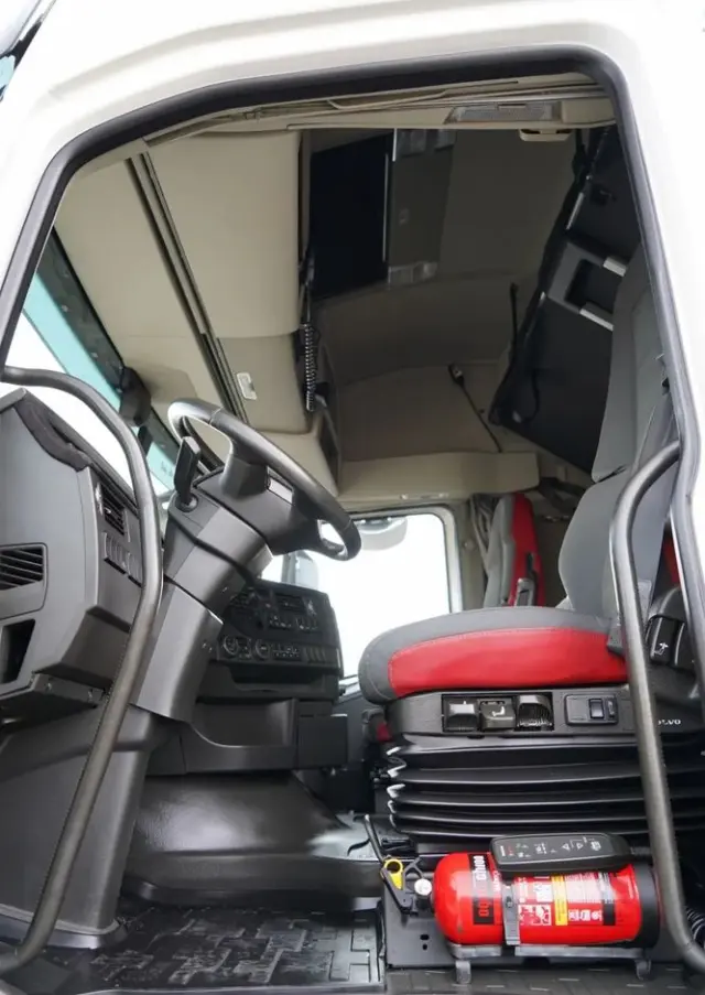 VOLVO FH 500 / KLIMATYZACJA POSTOJOWA / CAŁA NA PODUSZAKCH / EURO 6 