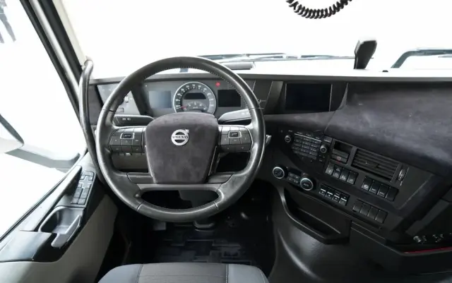 VOLVO FH 500 / KLIMATYZACJA POSTOJOWA / CAŁA NA PODUSZAKCH / EURO 6 