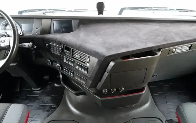 VOLVO FH 500 / KLIMATYZACJA POSTOJOWA / CAŁA NA PODUSZAKCH / EURO 6 