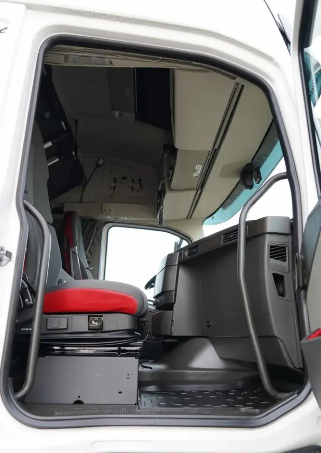 VOLVO FH 500 / KLIMATYZACJA POSTOJOWA / CAŁA NA PODUSZAKCH / EURO 6 