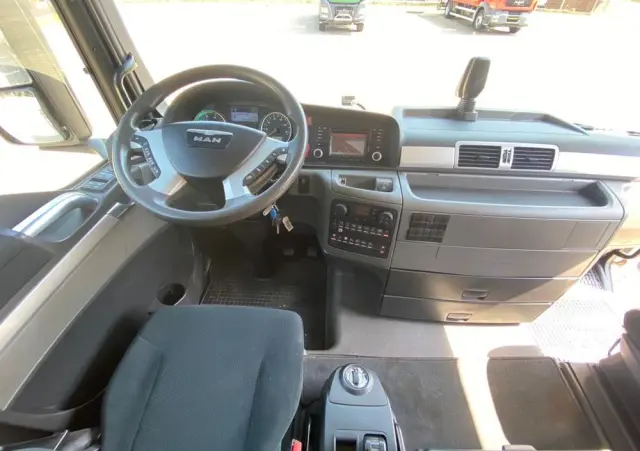 MAN 26.440 TGX hakowiec, 6x2, MEILLER, pilot, 306 t.km. 