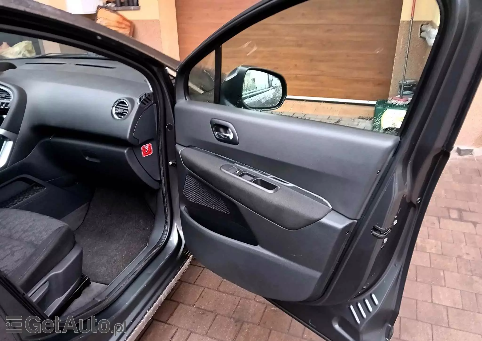 PEUGEOT 3008 1.6 Allure