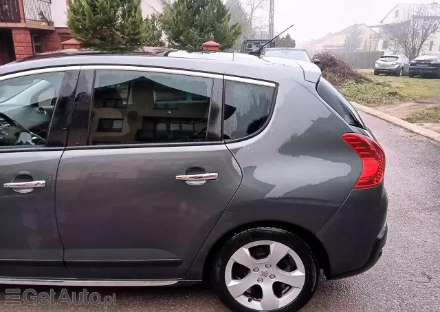 PEUGEOT 3008 1.6 Allure