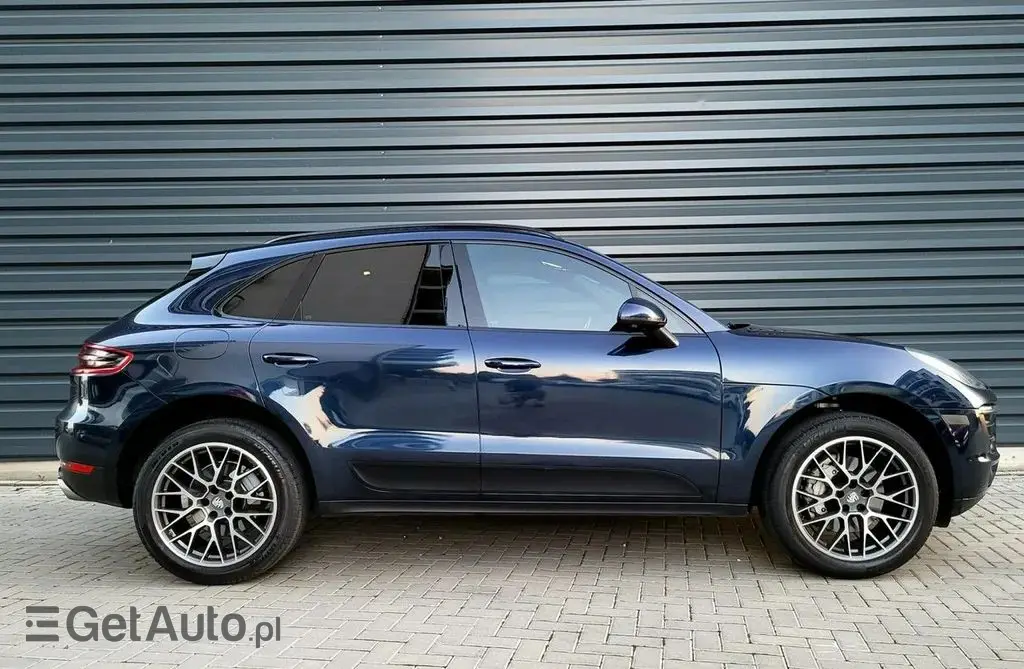 PORSCHE Macan 