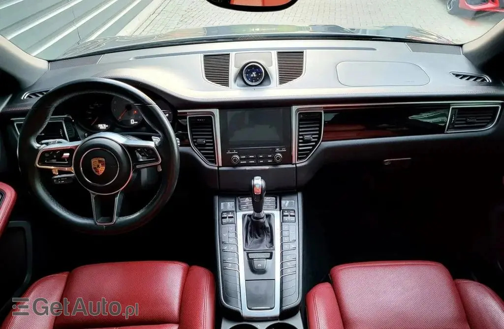 PORSCHE Macan 