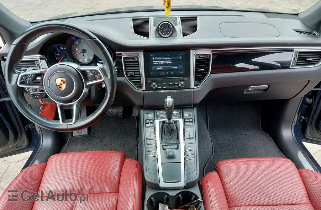 PORSCHE Macan 