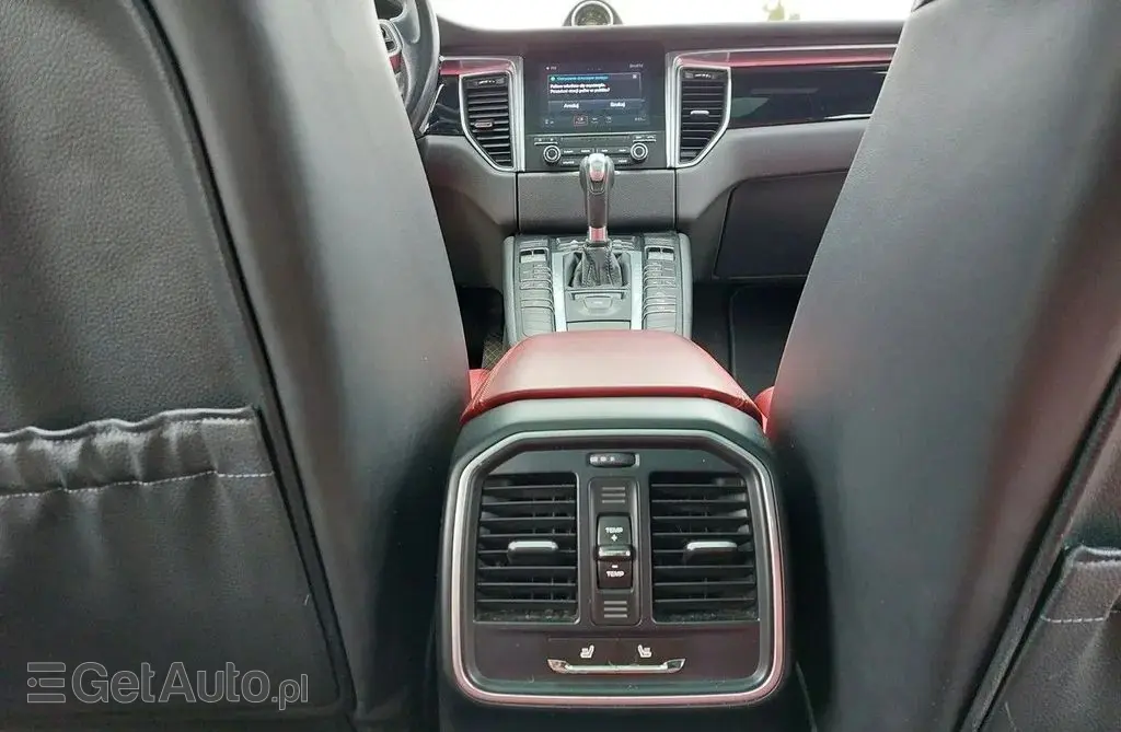 PORSCHE Macan 