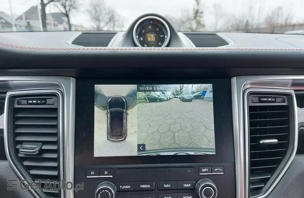 PORSCHE Macan 