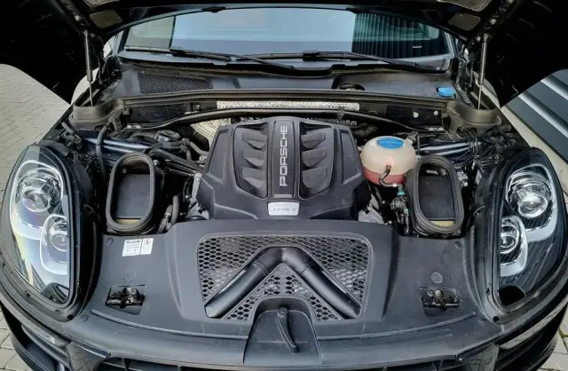 PORSCHE Macan 
