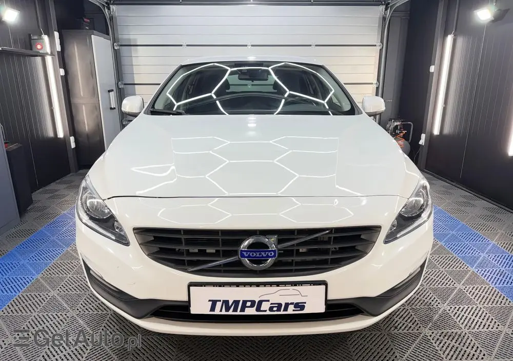 VOLVO V60 T3 Drive-E Momentum