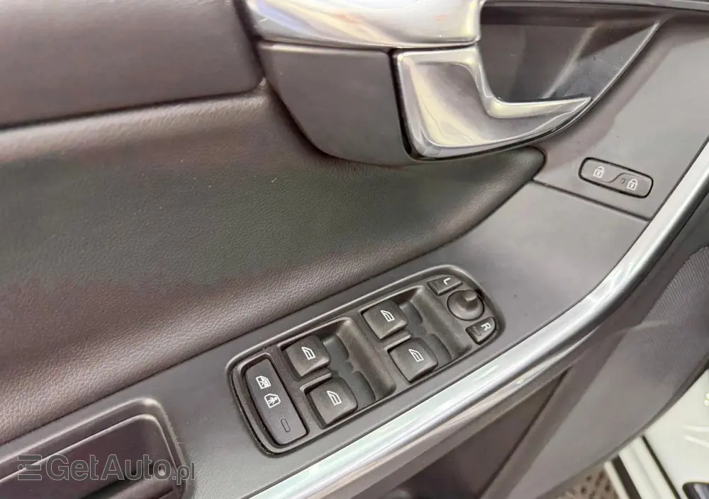VOLVO V60 T3 Drive-E Momentum