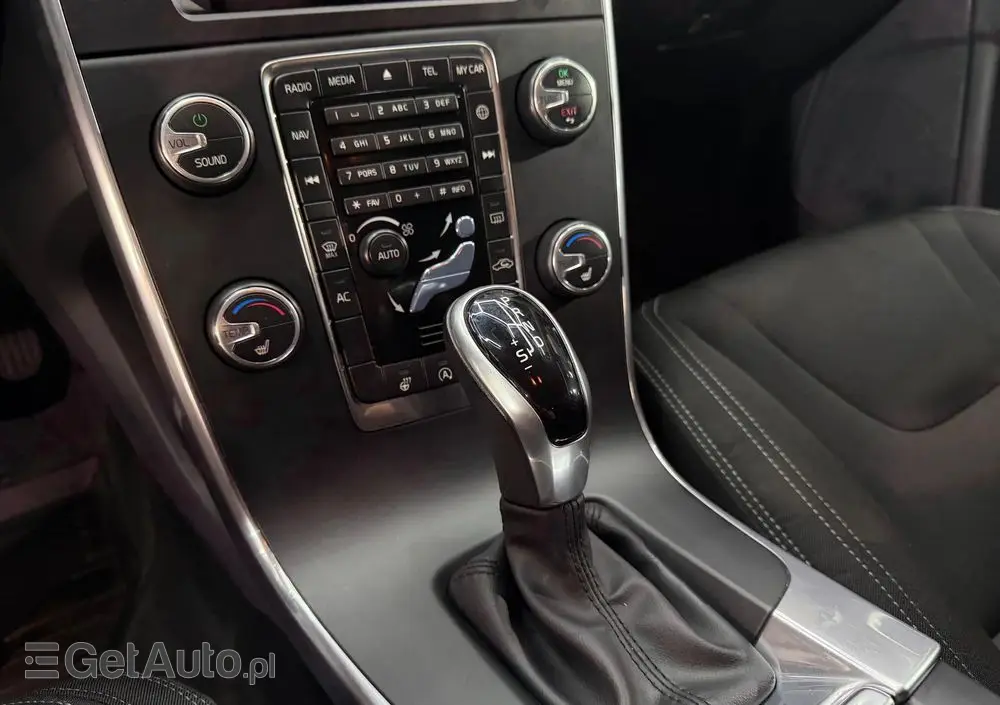 VOLVO V60 T3 Drive-E Momentum